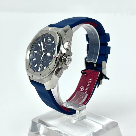 en siempre el control de tu tiempo con un reloj que logra el equilibrio perfecto entre resistencia sutil y diseño inteligente. Discretamente seguro y confiablemente preciso, el I.N.O.X. Chrono encapsula una sensación de libertad y calma.