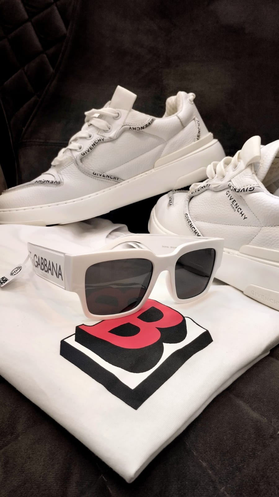 OUTFIT TENIS-CAMISETA-GAFAS