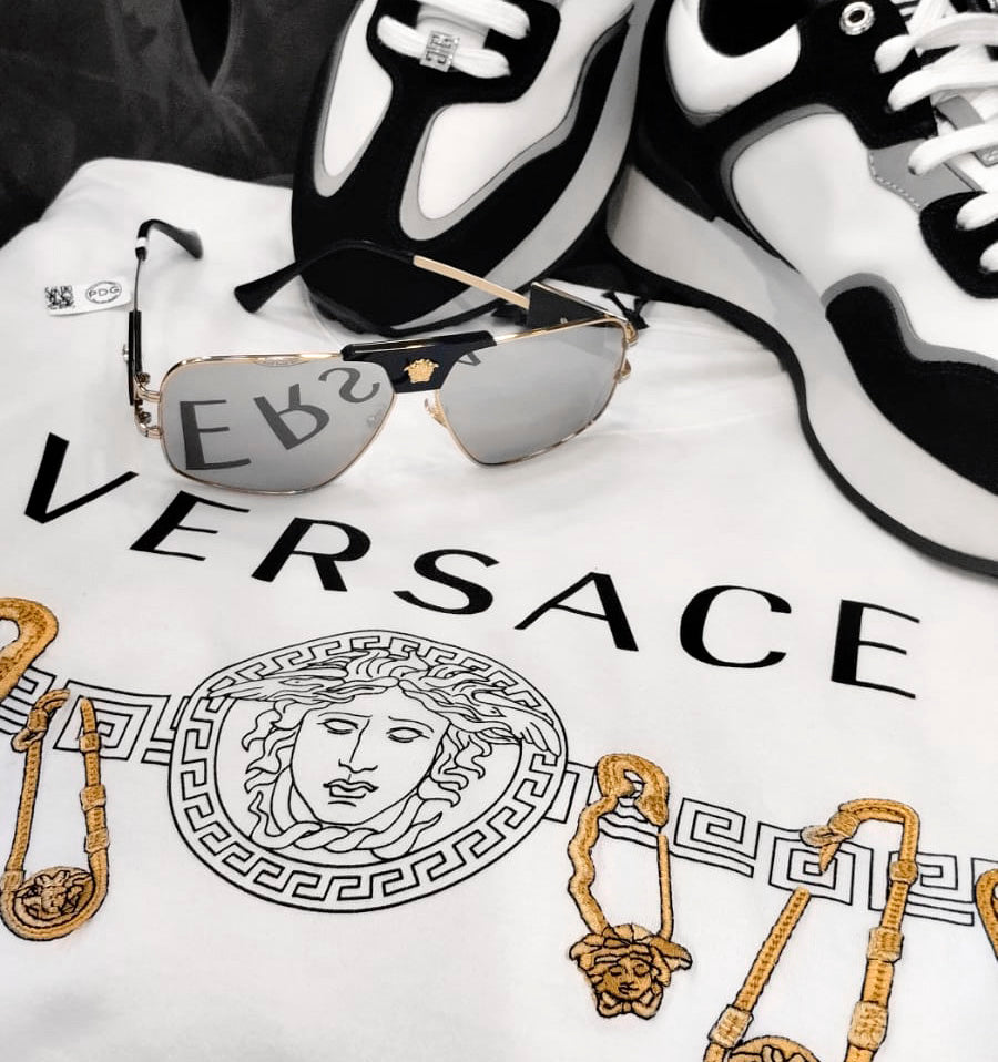 OUTFIT TENIS-CAMISETA-GAFAS