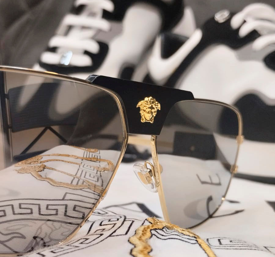 OUTFIT TENIS-CAMISETA-GAFAS