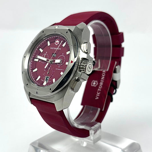 Ten siempre el control de tu tiempo con un reloj que logra el equilibrio perfecto entre resistencia sutil y diseño inteligente. Discretamente seguro y confiablemente preciso, el I.N.O.X. Chrono encapsula una sensación de libertad y calma.