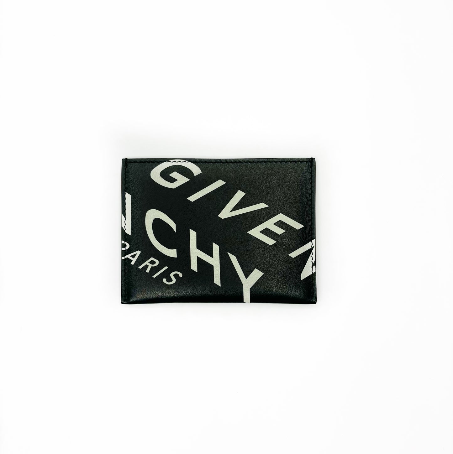 Portadocumentos Givenchy en piel con detalle de la marca en la parte frontal, composicion externa e interna en piel de becerro 