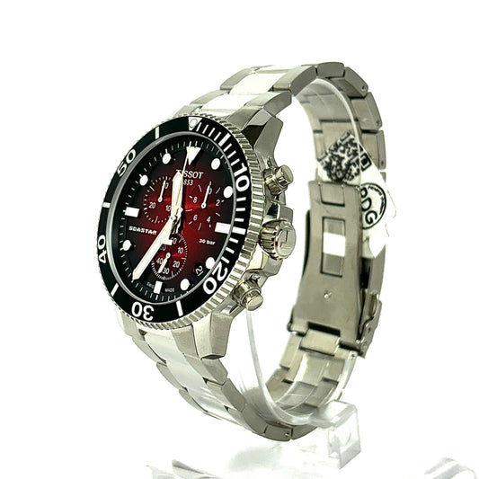 El reloj Tissot Seastar ofrece una impresionante hermeticidad de hasta una presión de 30 bares (300 m/1000 pies) se combina con la energía de un movimiento de cuarzo
Swiss made. Con una corona y un fondo roscados, un bisel de cerámica
unidireccional de seguridad y Super-LumiNova®