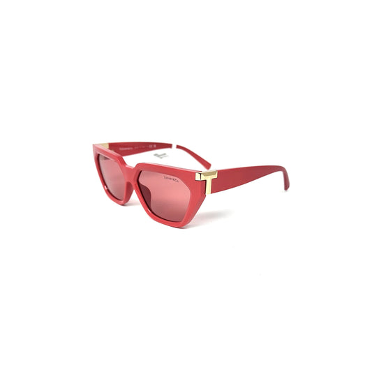 ¡Destaca con las gafas de la nueva colección de Tiffany! Experimenta el glamour y la elegancia con estos accesorios de moda.&nbsp;