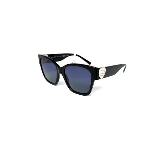 ¡Destaca con las gafas de la nueva colección de Tiffany! Experimenta el glamour y la elegancia con estos accesorios de moda.&nbsp;
