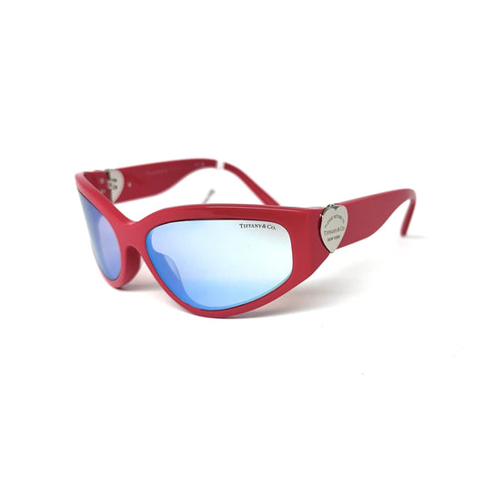 ¡Destaca con las gafas de la nueva colección de Tiffany! Experimenta el glamour y la elegancia con estos accesorios de moda.&nbsp;
