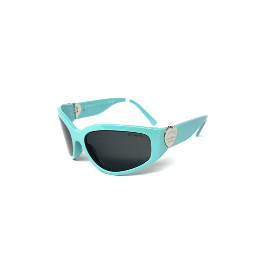 ¡Destaca con las gafas de la nueva colección de Tiffany! Experimenta el glamour y la elegancia con estos accesorios de moda. 