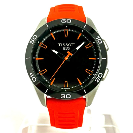 el Tissot T-Touch Connect Sport cuenta con un marco de titanio de 43 mm, y una pantalla táctil AMOLED, asegurando que la funcionalidad se combina con el estilo. Este reloj realiza un seguimiento de la frecuencia cardiaca, la distancia, la velocidad y las calorías, del mismo modo que garantiza notificaciones, para seguir el ritmo de su estilo de vida activo.