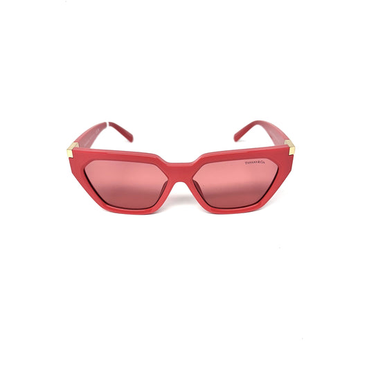 ¡Destaca con las gafas de la nueva colección de Tiffany! Experimenta el glamour y la elegancia con estos accesorios de moda.&nbsp;