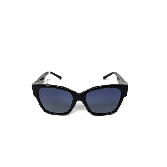 ¡Destaca con las gafas de la nueva colección de Tiffany! Experimenta el glamour y la elegancia con estos accesorios de moda.&nbsp;