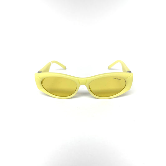 ¡Destaca con las gafas de la nueva colección de Tiffany! Experimenta el glamour y la elegancia con estos accesorios de moda.&nbsp;