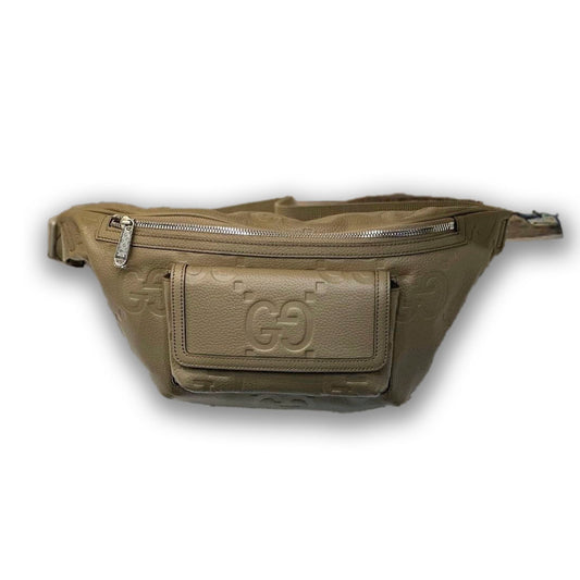 Manos libres, forro externo piel de becerro contramarcado con la marca, bolsillo externo de lujo, forro interno nylon y poliéster.