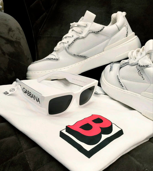 OUTFIT TENIS-CAMISETA-GAFAS