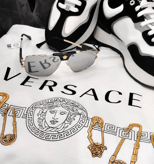 OUTFIT TENIS-CAMISETA-GAFAS