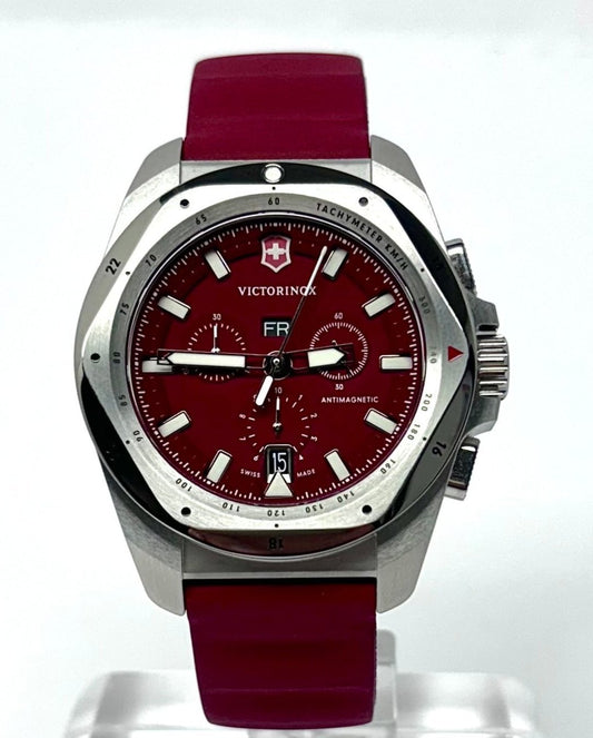 Ten siempre el control de tu tiempo con un reloj que logra el equilibrio perfecto entre resistencia sutil y diseño inteligente. Discretamente seguro y confiablemente preciso, el I.N.O.X. Chrono encapsula una sensación de libertad y calma.