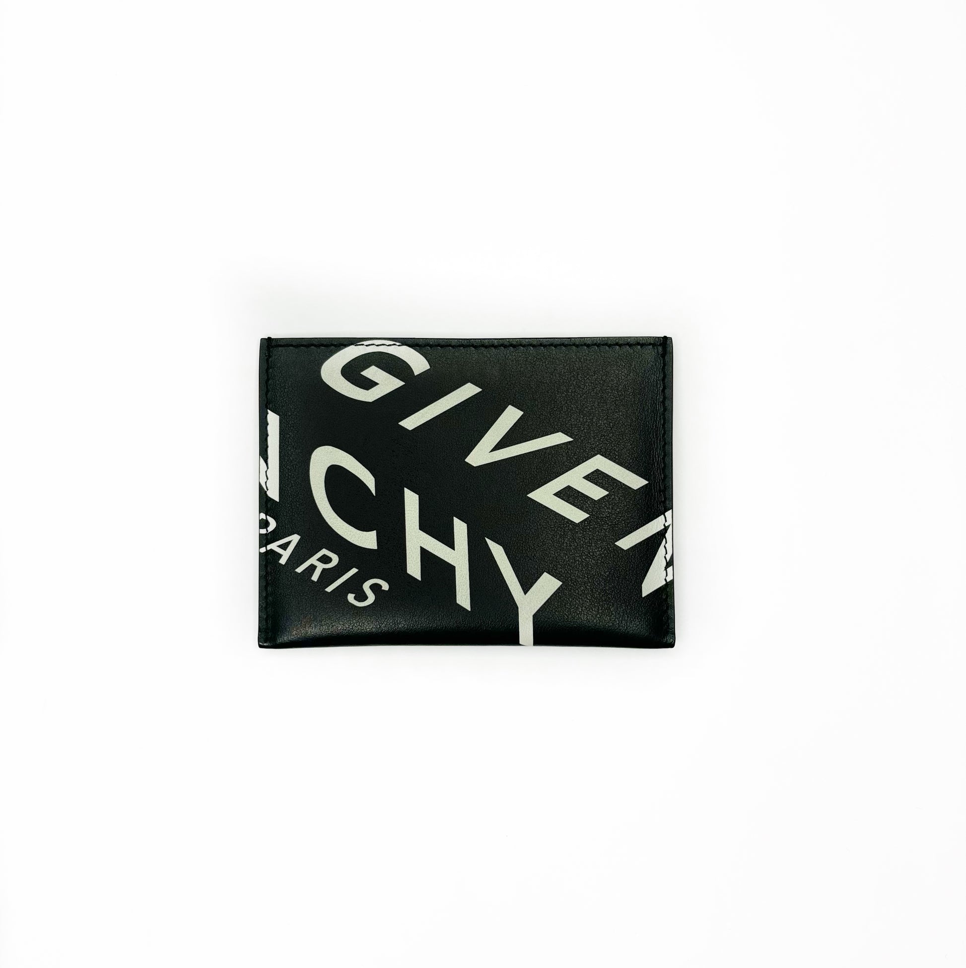 Portadocumentos Givenchy en piel con detalle de la marca en la parte frontal, composicion externa e interna en piel de becerro&nbsp;