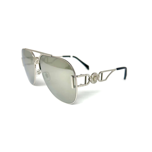 Descubre la última colección de lentes de sol Versace. Con protección y un estilo único que te hará lucir bien en toda ocasión. La protección garantiza la salud de tus ojos y el estilo te dará una apariencia elegante y moderna.&nbsp;