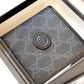 Cartera Gucci, forro interno en nylon y poliéster - forro externo 100% piel de becerro, aplique con el logo de Gucci la parte central superior. País de origen Italia.